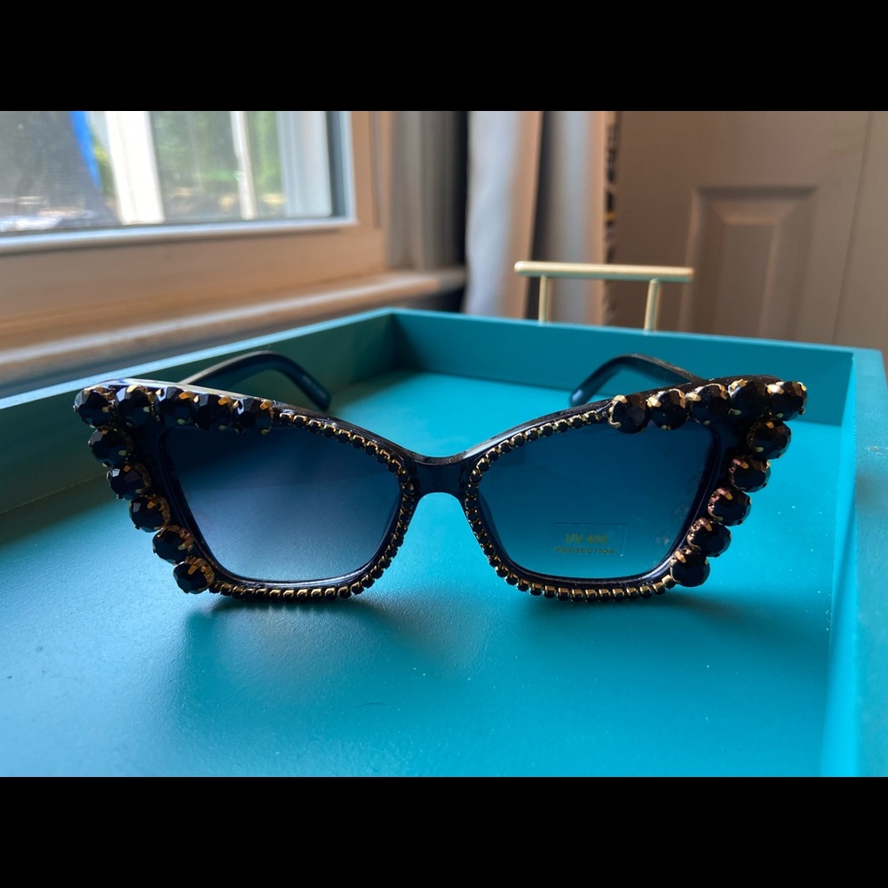 Vintage sunglasses with rhinestones :)